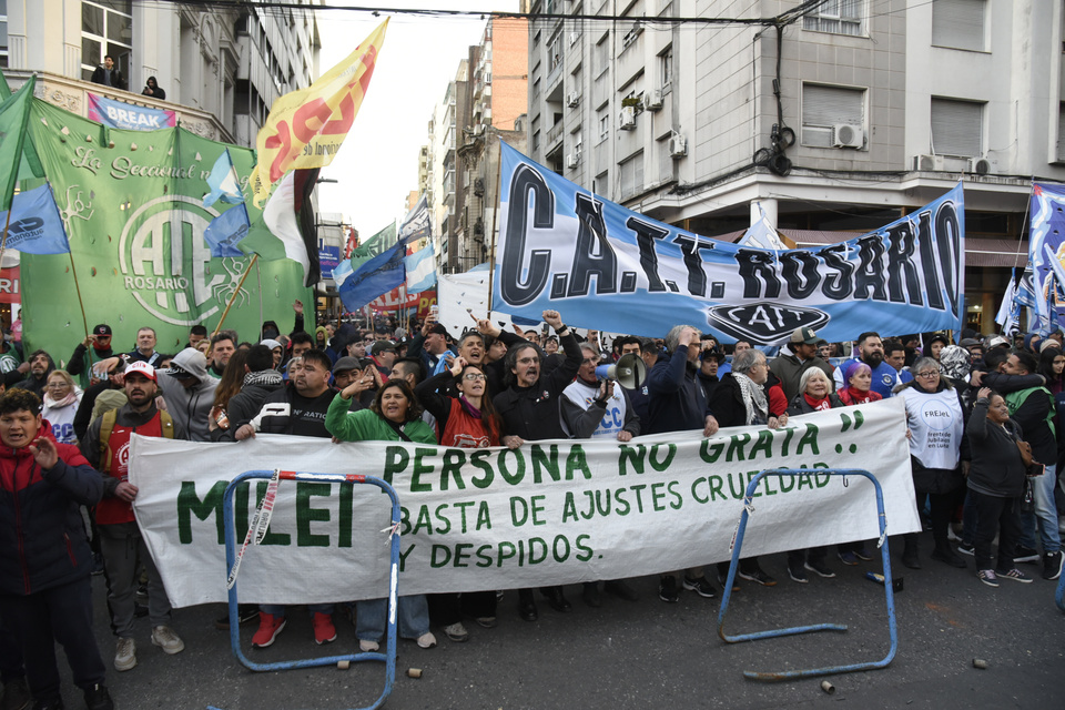 Javier Milei en Rosario: coimas cero, otra clase de Economía y la compañía de Karina