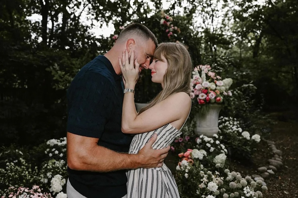 "It's a love story": Taylor Swift anunció su compromiso con Travis Kelce
