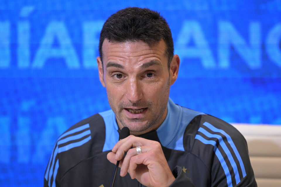 Scaloni: "Hubiese preferido no jugar la Finalísima antes del Mundial"