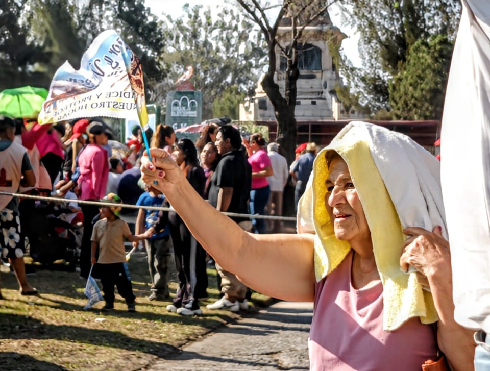 Una multitud de fe: así fue la procesión del Señor del Milagro 2025 en Salta en fotos - Image 1