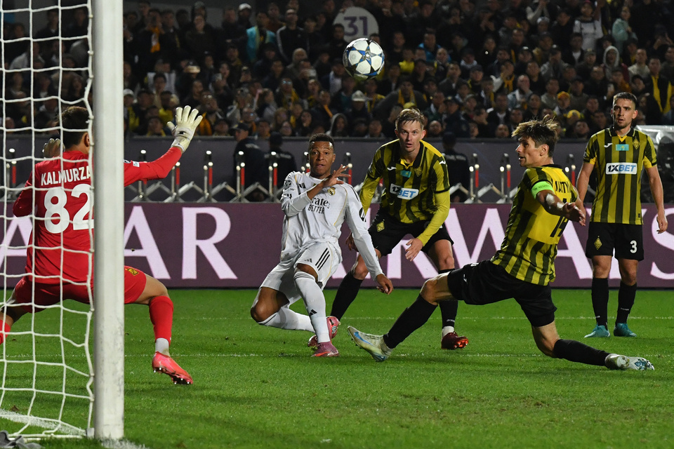 Con tres goles de Mbappé, Real Madrid goleó al Kairat por la Champions League