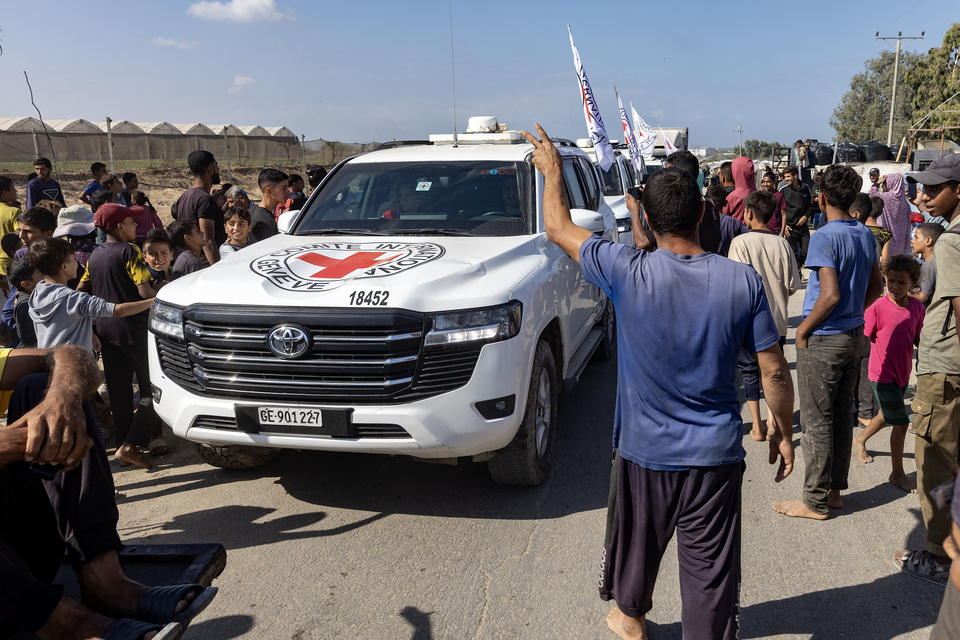 La demora en la entrega de los rehenes fallecidos tensa el acuerdo de Israel y Hamas