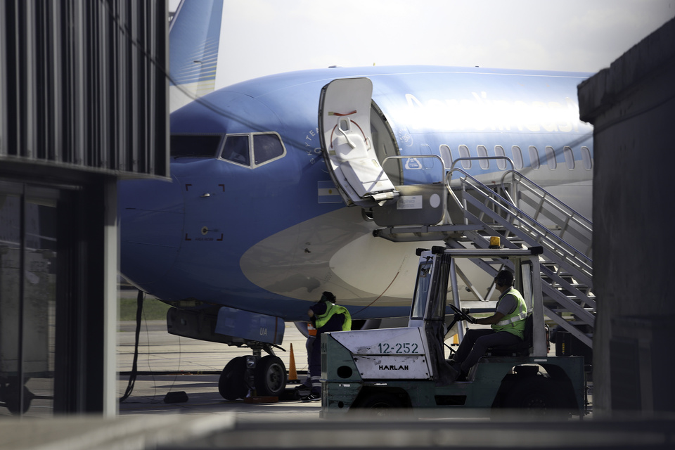Aerolíneas Argentinas suspendió 8 aviones tras una falla técnica