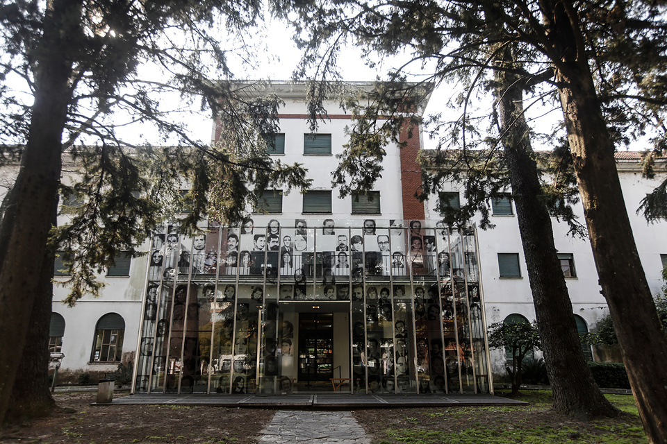 Convocan a un abrazo a la exESMA para denunciar la política de desmantelamiento del Gobierno