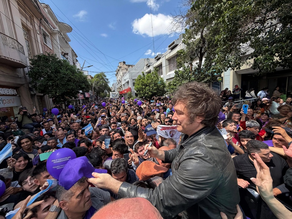 Milei intenta rascar votos al final de la campaña