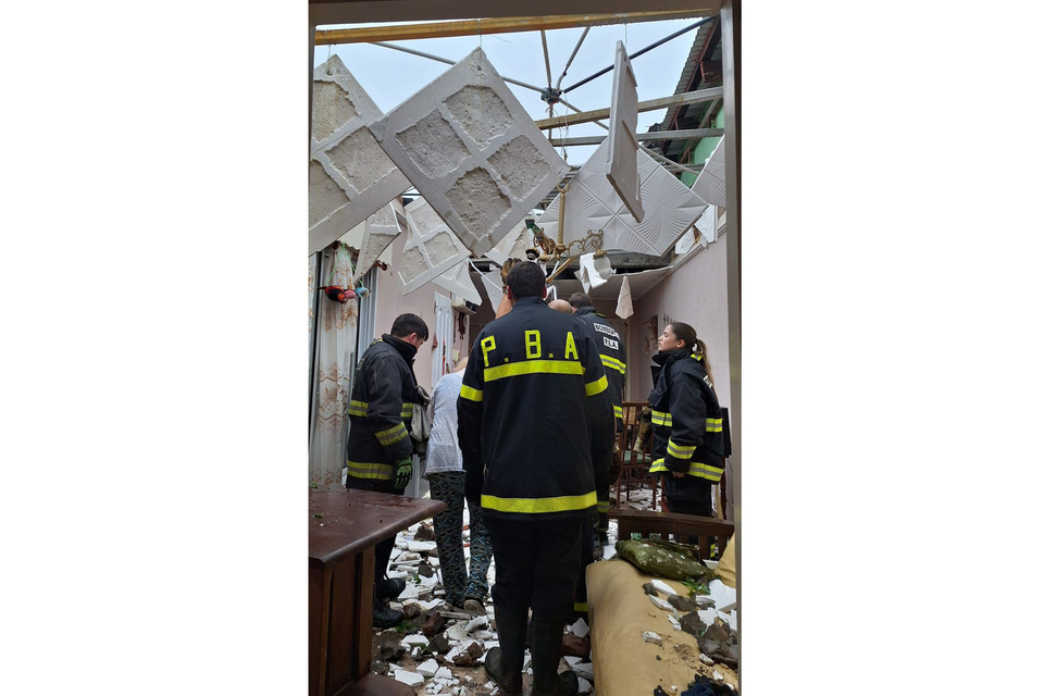 Destrozos en Urdampilleta: Pisano envió ayuda a la localidad