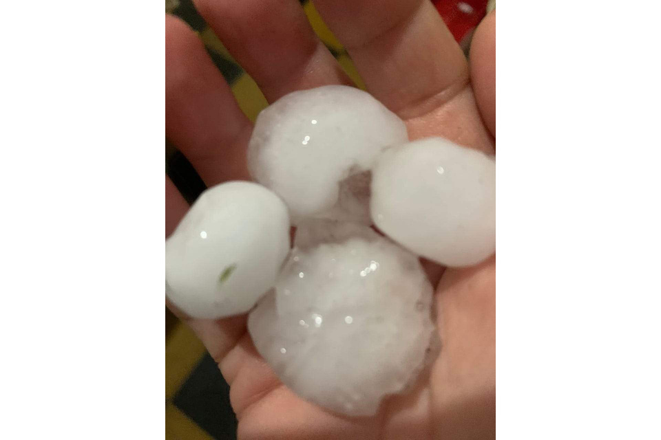 Destrozos en Urdampilleta: Pisano envió ayuda a la localidad - Image 3