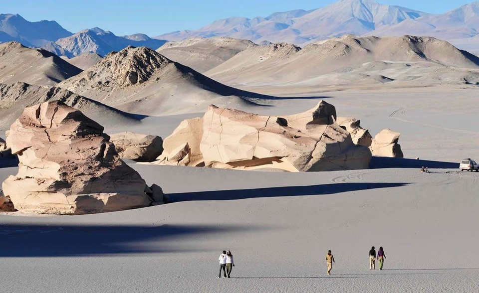 Entre salares, campo de piedra Pómez, lagunas y volcanes