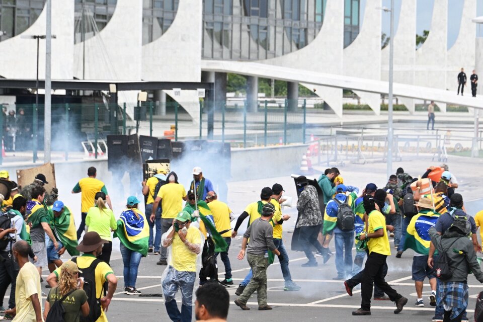 ????En vivo. Tensión en Brasil: militantes de Bolsonaro invaden el Congreso