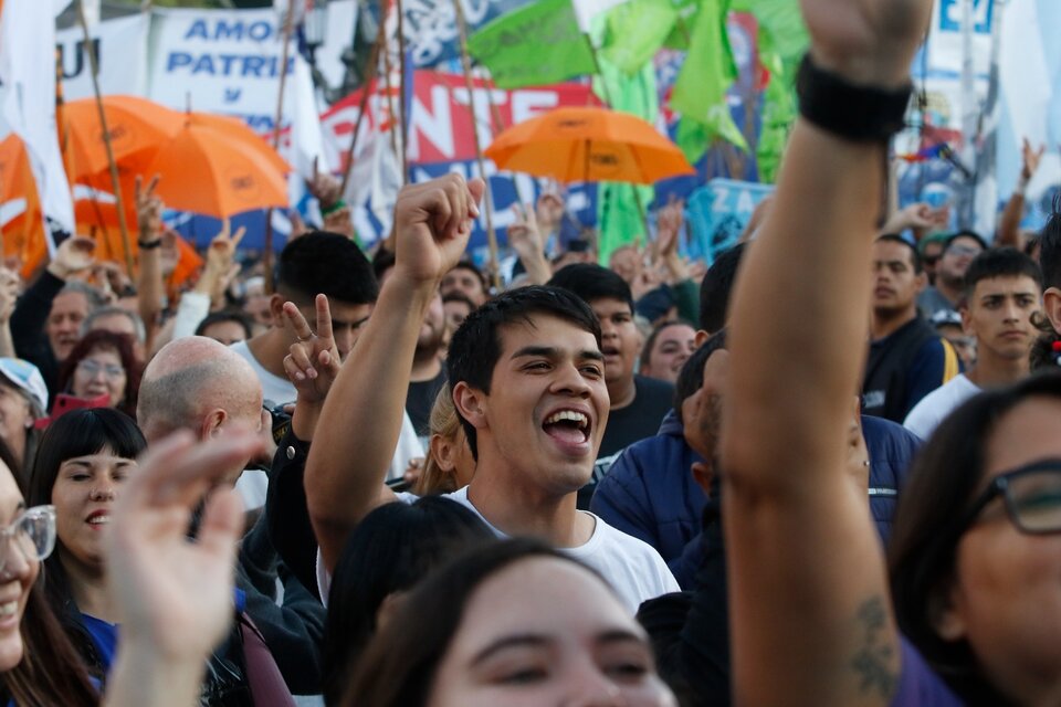 ????En vivo. Una multitud exigió en Tribunales romper la proscripción de Cristina Kirchner