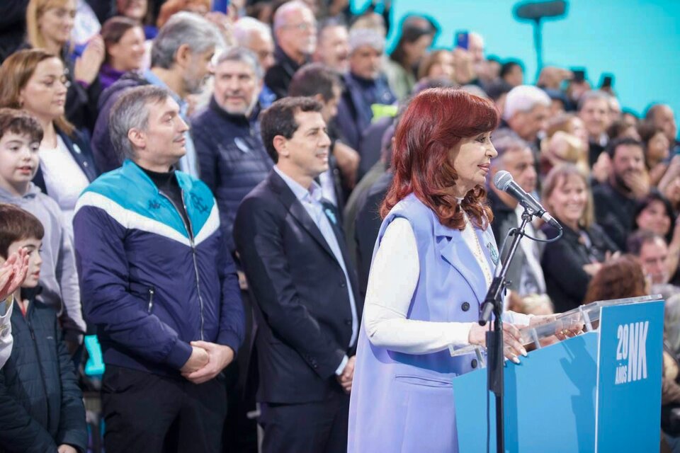Uno por uno, los dirigentes que acompañaron a CFK en el escenario
