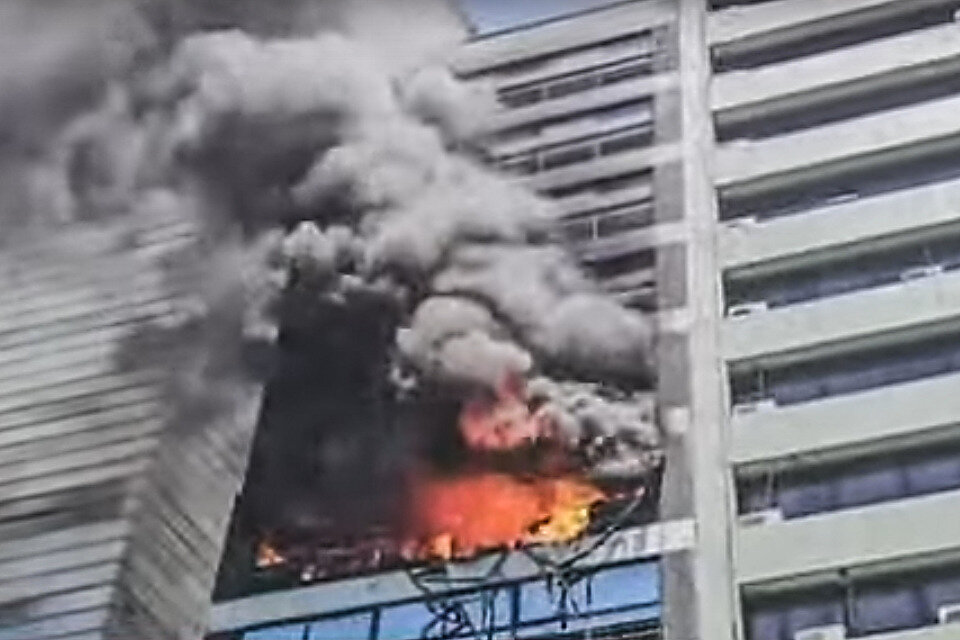 Incendio en un edificio contiguo al Ministerio de Trabajo